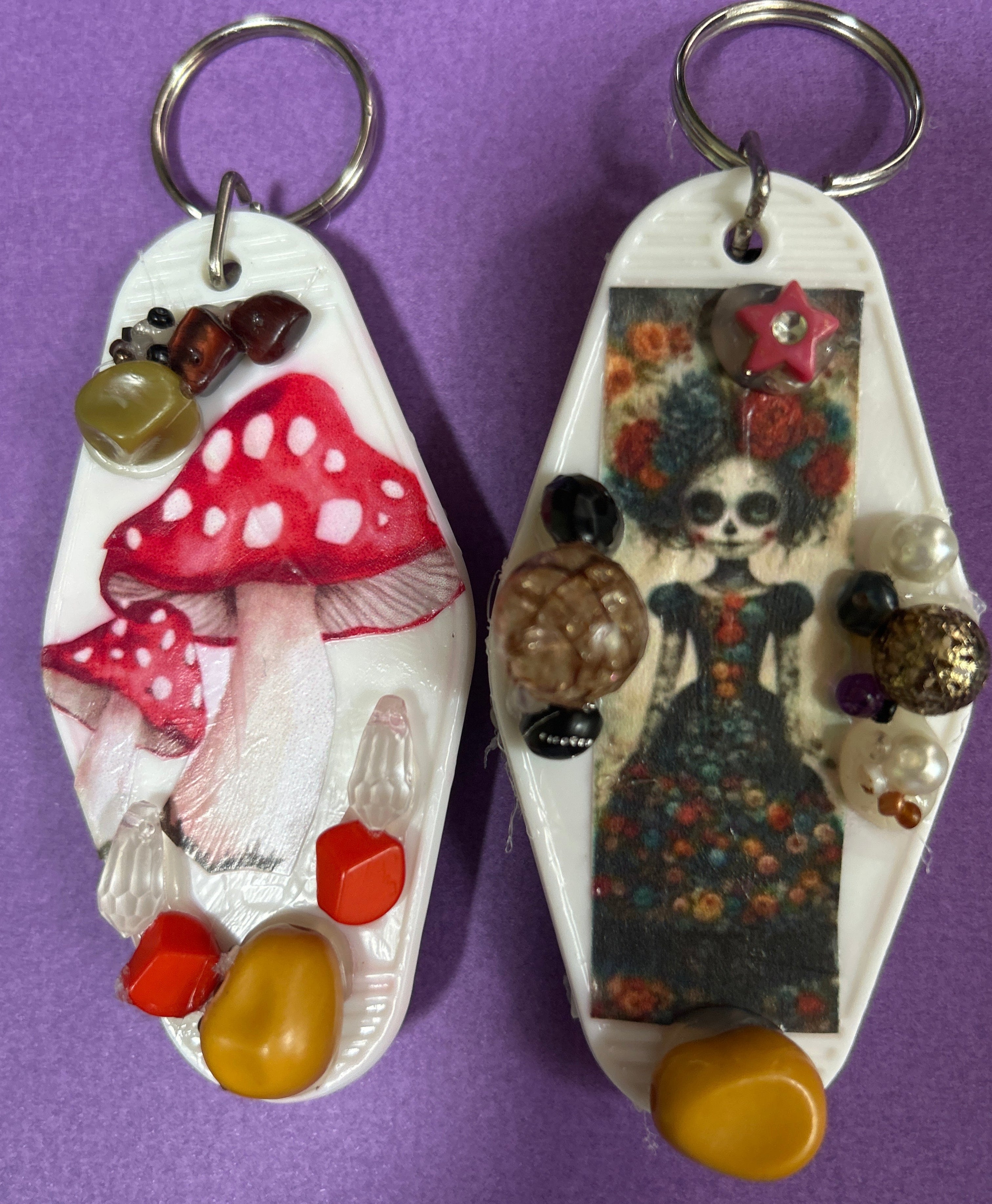 2 retro motel key rings