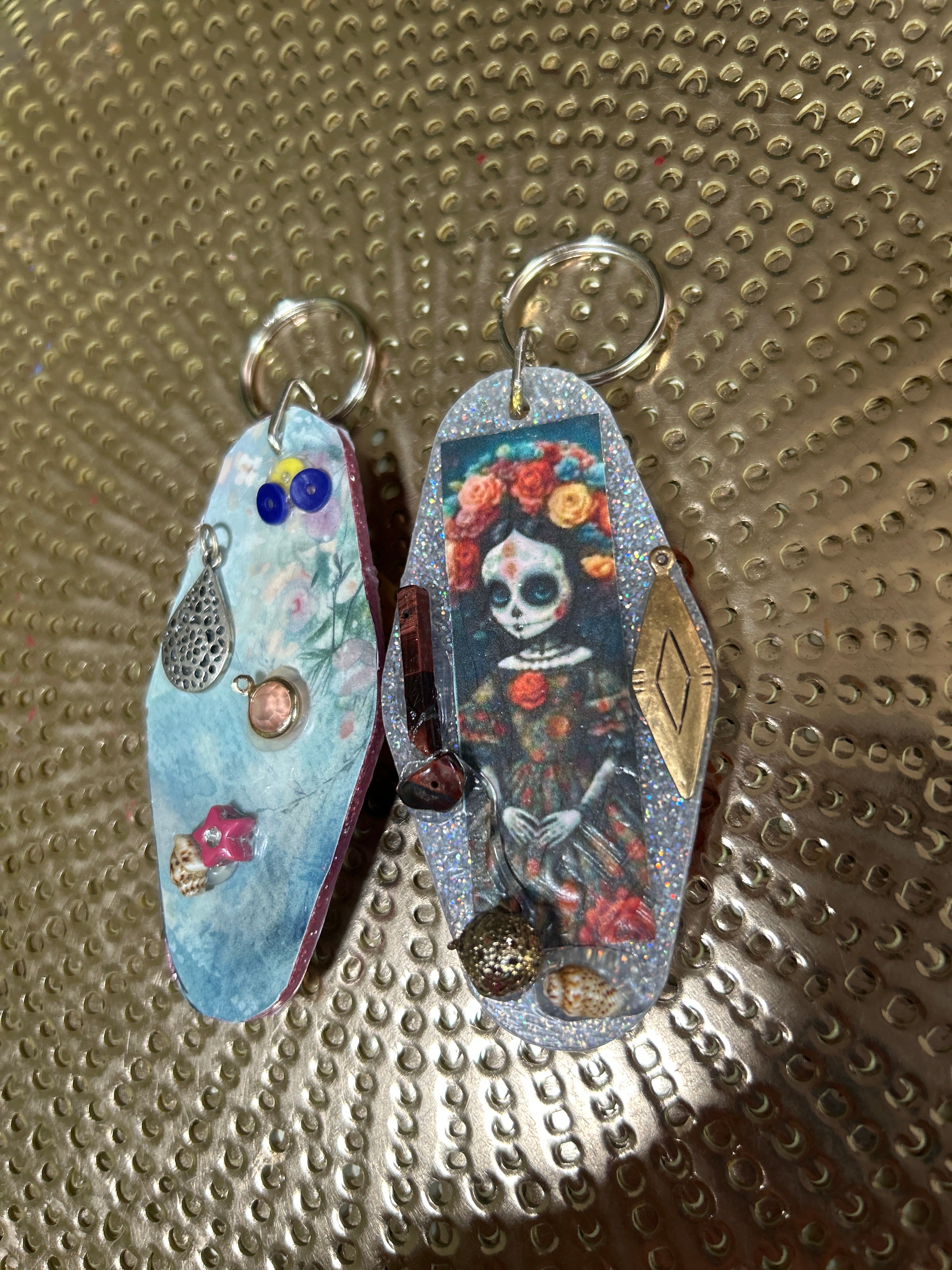 2 decorated handcrafted retro motel keyrings