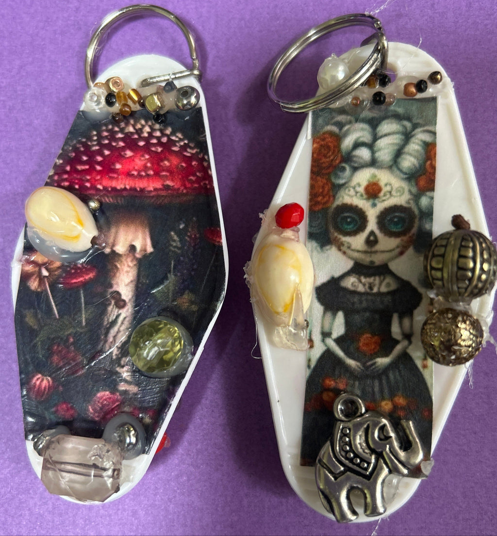 2 retro motel key rings