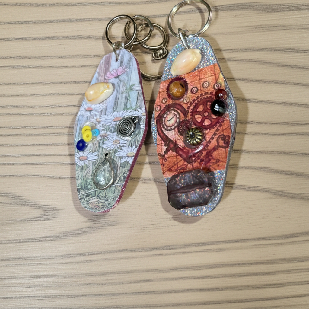 2 decorated handcrafted retro motel keyrings