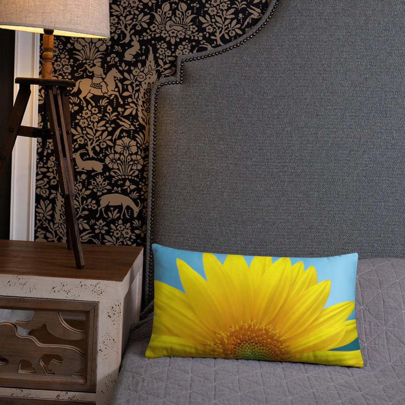 Sunflower Throw Pillow – Shape Retaining 18x18 - Dipaliz