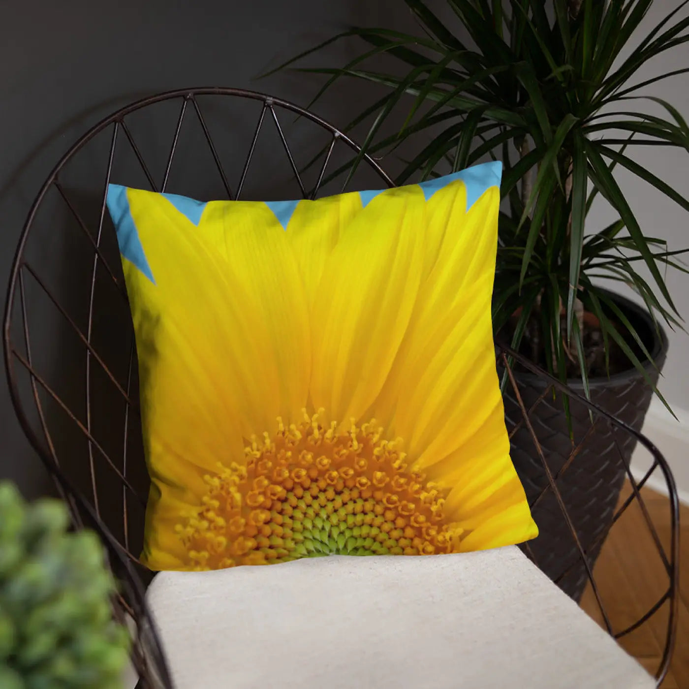 Sunflower Throw Pillow – Shape Retaining 18x18 - Dipaliz